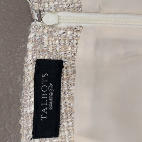 Gorgeous Oatmeal Colored, Fully Lined Skirt - Picture 5 of 12